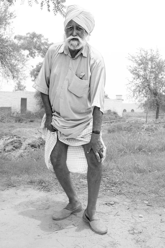 An old man suffering from joint pain in Bathinda district, Punjab. He lives in a village where all drinking water sources are highly contaminated.
